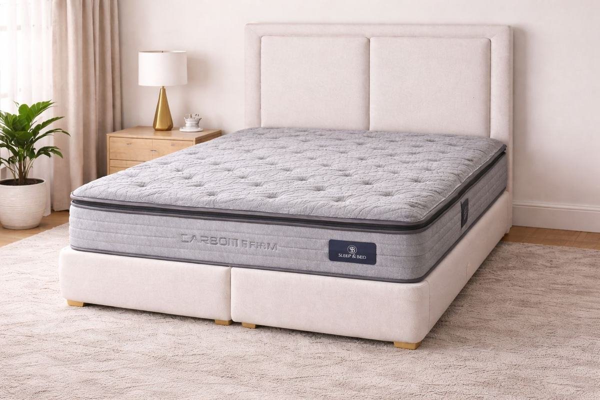 Matelas Carbon Firm Sleep & Bed installé sur un lit dans une chambre moderne