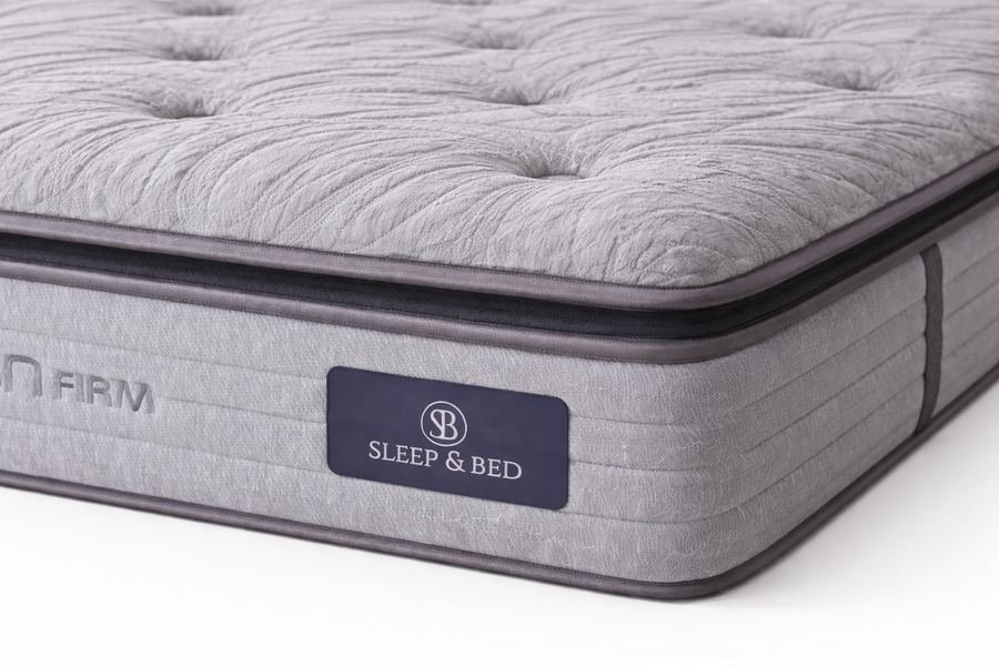 Détail du tissu et de l'étiquette du matelas Carbon Firm